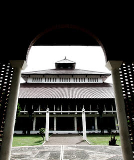 Lokasi & Identitas