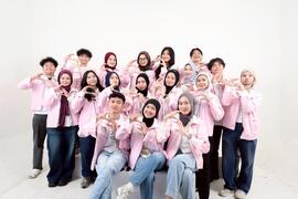 Foto Studio Bersama Departemen Sosial Masyarakat dan Lingkungan BEM Vokasi UI 2025 sebagai Apresiasi Masa Kerja di Tebet, 29 November 2025