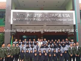 Item Arsip Foto Bersama Pelantikan Organisasi Siswa Intra Sekolah MTSN 7 Model Jakarta