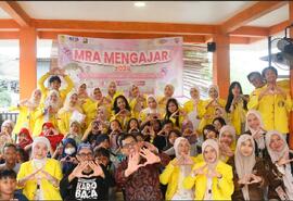 Foto Bersama Setelah Kegiatan Aksi Bakti Sosial dan Berbagi Ilmu, Program RAMEN (MRA Mengajar) di Kampung Buku