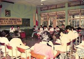 Kegiatan Orientasi dan Pendidikan mahasiswa baru yang dilaksanakan di ruang kelas