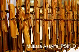 Alat Musik Bambu Tradisional Angklung