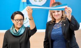 Retno Marsudi 2019 - Foto Menteri Luar Negeri RI, Retno L.P. Marsudi, dan Menteri Luar Negeri Guatemala, Sandra Jovel, meresmikan Kedutaan Besar Republik Guatemala di Jakarta pada 10 Desember 2019, yang menandai babak baru hubungan RI-Guatemala